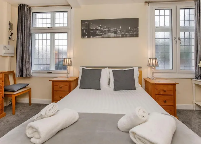 Drake St, Close To Station And Centre