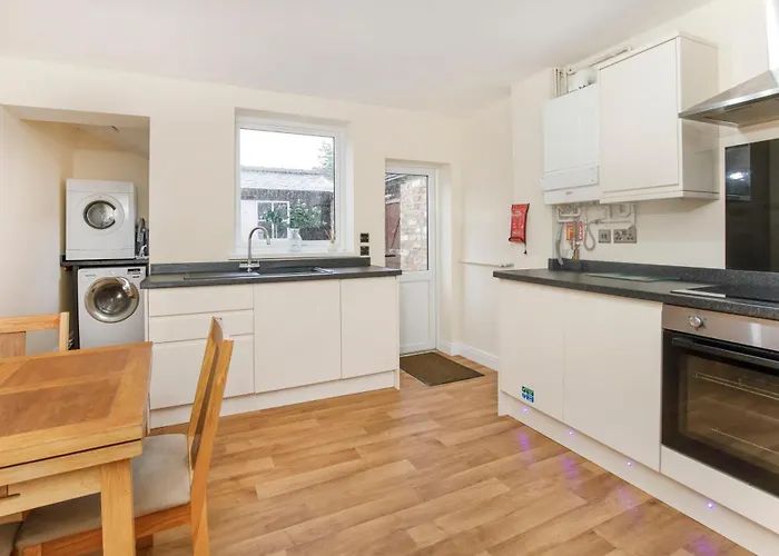 Drake St, Close To Station And Centre