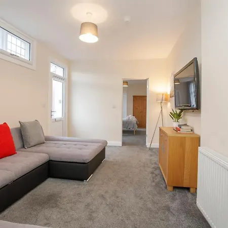 Drake St, Close To Station And Centre *